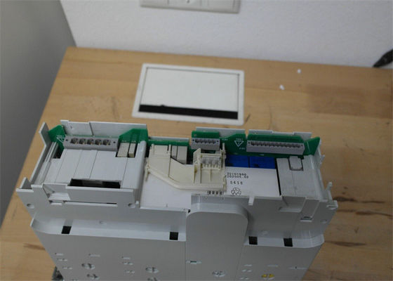 Le SERVO variable d'inverseur de fréquence de Lenze E94AMHE0244 CONDUISENT 9400 SÉRIES 325/565/705 dc de V 11.5-22 kilovolts
