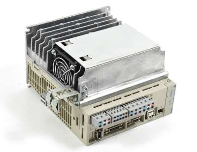 Le moteur servo à C.A. de SGDM-15DN conduisent Yaskawa POINT Servopack de 0,5 ampères 32