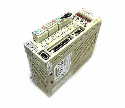 Le moteur servo à C.A. de SGDM-15DN conduisent Yaskawa POINT Servopack de 0,5 ampères 32