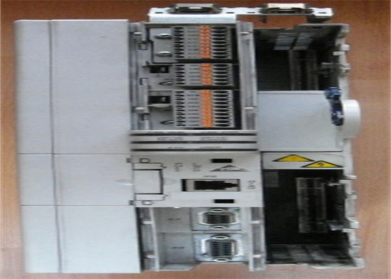 Lenze E94AMHE0074 TENSION D'ENTRÉE DE SERVODRIVE 3 PHASES 325/565/705VDC
