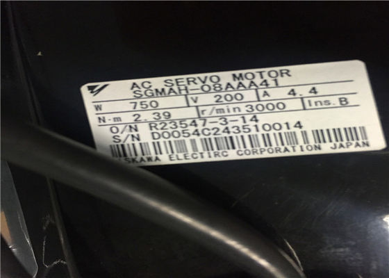 C.A. SGMAH-08AAA41 industriel 750W 200V 3000RPM de Yaskawa TOUT NEUF