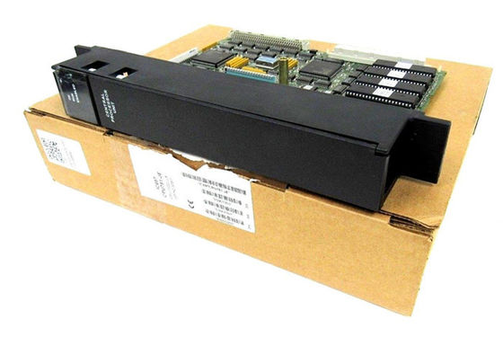 L'UNITÉ CENTRALE de TRAITEMENT EXPANSIBLE à 32 bits de l'unité centrale de traitement 16 mégahertz de GE IC697CPU781 EST UNE unité centrale de traitement SIMPLE de FENTE