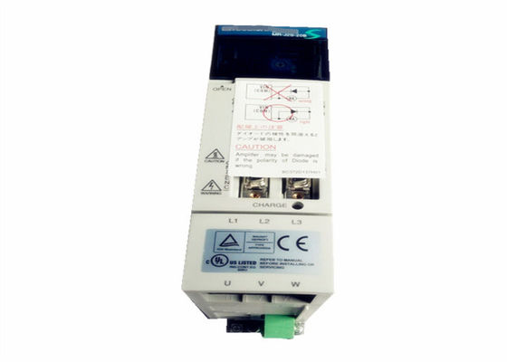 Amplificateur servo triphasé servo à C.A. 200W du lecteur MR-J2S-20B HC-MF23 à C.A. de Mitsubishi avec le moteur