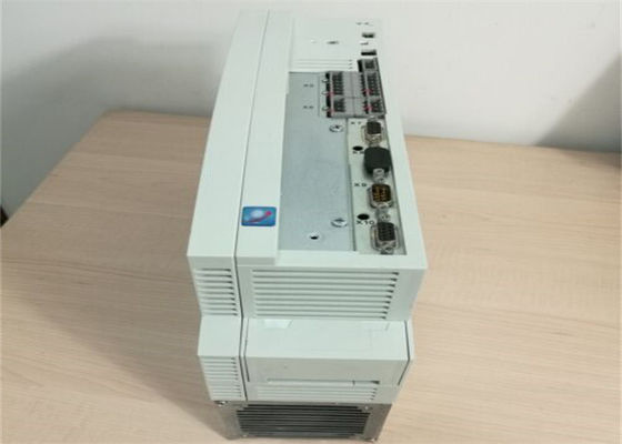 PHASE SERVO du CONTRÔLEUR 3 de Lenze EVS9324-ETV907 7 ampères 400/480 VCA ONT ENTRÉ 50/60 hertz