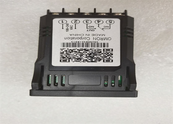 Le RELAIS du CONTRÔLEUR de TEMPÉRATURE d'Omron E5GN-R1TC 1 A PRODUIT 100-240 VCA 50/60 hertz DIN 1/32