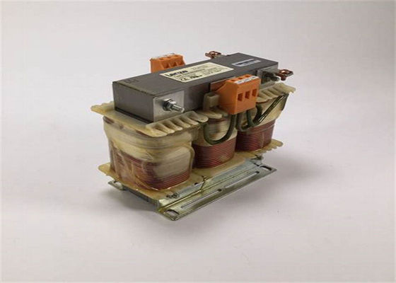 Les CANALISATIONS variables de Lenze EZN3A0300H013 d'inverseur de fréquence FILTRENT POUR le LECTEUR 5.5KW SERVO 3X3MH +/--10%