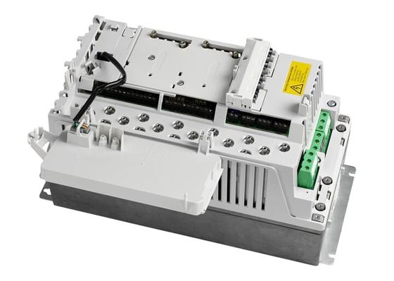 ABB ACS800-01-0006-3+P901 4kW 10,9A le numéro des phases est 3 le format de l'image R2