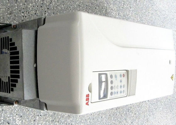 Lecteurs ACS800 31A simples de l'inverseur 68672929 de la fréquence ACS800-U31-0020-5