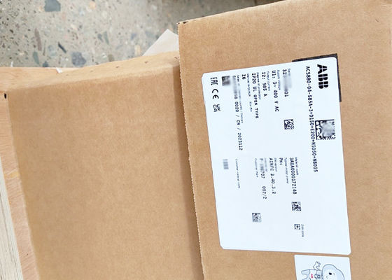 Commande de l'inverseur ACS880 de la fréquence ACS880-04-585A-3+D150+L502+N5050+K454+E200