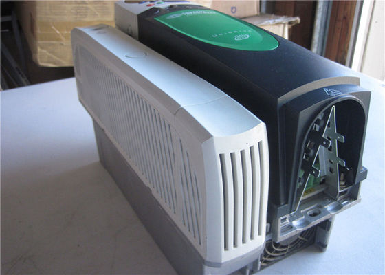 Lecteur servo 3.0/4.0kw 3/5HP 230AC 5A d'Emerson Unidrive SP2201 de techniques de contrôle de Nidec NOUVEAU