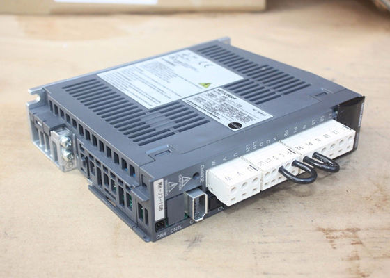 Amplificateur servo industriel 100W d'entraînement à C.A. de la série MR-J3-10B de Mitsubishi Electric MELSERVO MR-J3