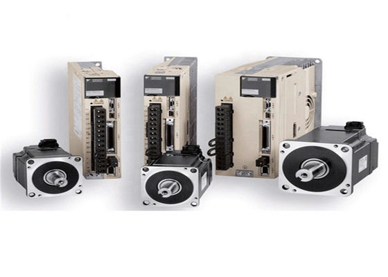 Le moteur servo à C.A. de SGDM-15DN conduisent Yaskawa POINT Servopack de 0,5 ampères 32