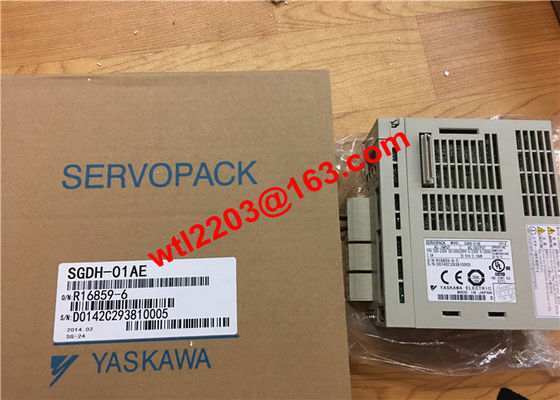 Le servo 50/60HZ industriel conduit YASKAWA SGDH-01AE SERVOPACK tout neuf