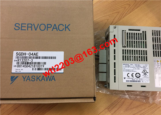 Le servo 50/60HZ industriel conduit YASKAWA SGDH-04AE SERVOPACK tout neuf