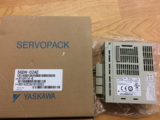 Le servo 50/60HZ industriel conduit YASKAWA SGDH-02AE SERVOPACK tout neuf