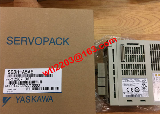 Le servo 50/60HZ industriel conduit le Japon 400w original YASKAWA SGDS-04A15A SERVOPACK