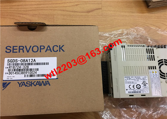 Le servo 50/60HZ industriel conduit YASKAWA SGDS-08A12A SERVOPACK tout neuf