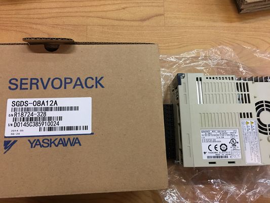 Le servo 50/60HZ industriel conduit YASKAWA SGDS-08A12A SERVOPACK tout neuf