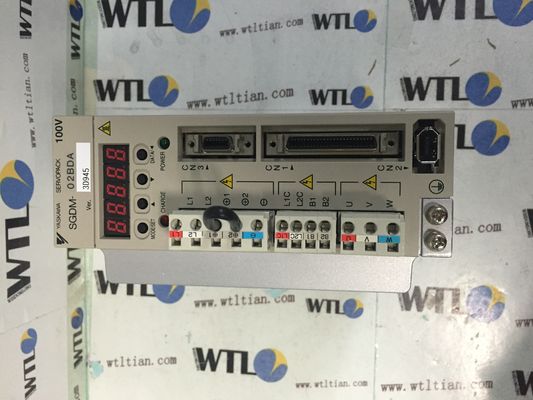 Le servo 50/60HZ industriel conduit YASKAWA SGDM-02ADA SERVOPACK tout neuf