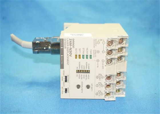 Contrôleur programmable de logique de PLC du CAPTEUR 12-24VDC de DÉPLACEMENT de laser d'Omron Z4M-N30V-01