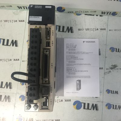 Le servo 50/60HZ industriel conduit YASKAWA SGDV-R90A01A SERVOPACK tout neuf