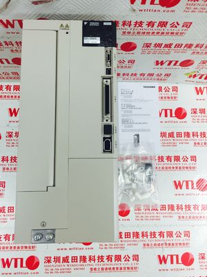 Un servo industriel de garantie d'an conduit YASKAWA SGDV-330A01A Servopack 50/60HZ