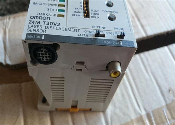 Contrôleur programmable de logique de PLC de MESURE de DÉPLACEMENT de laser de CAPTEUR d'Omron Z4M-T30V2