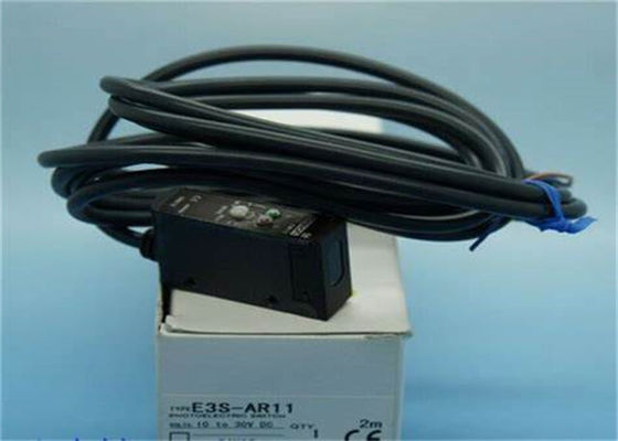 Contrôleur programmable de logique de PLC du CONNECTEUR 0.3M d'Omron E3S-AR11-M1J