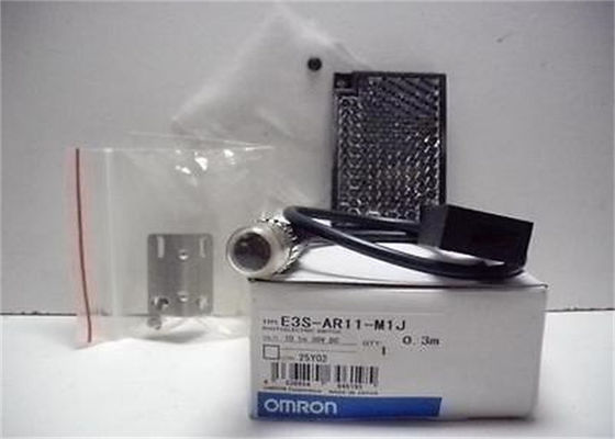 Contrôleur programmable de logique de PLC du CONNECTEUR 0.3M d'Omron E3S-AR11-M1J