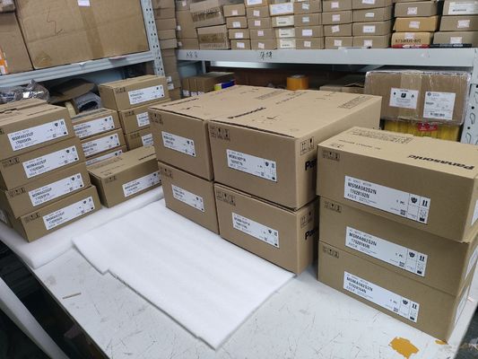 Le courant de pointe d'ab 2198-H008-ERS2 6,3 ampères a produit le VCA d'entrée de 1 et de 3 la phase 190 - 528