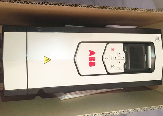 Commandes à C.A. de basse tension de l'inverseur ACS880 de la fréquence ACS880-01-025A-3+E202+L502+L503+N7510