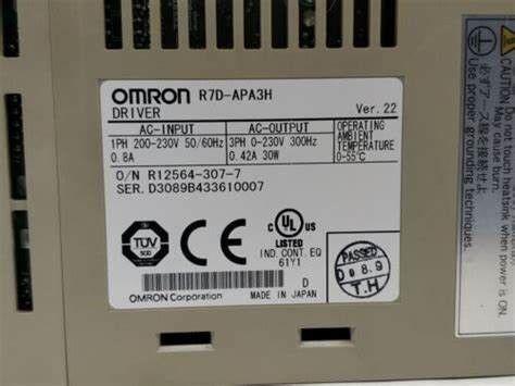 L'IMPULSION SERVO du CONDUCTEUR 30W d'Omron R7D-APA3H A ENTRÉ 240 la charge MONOPHASÉE de VCA 0.42A 200V
