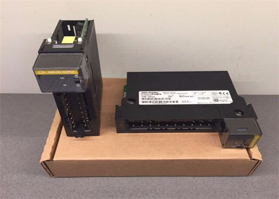 MODULE CONTROLLOGIX D'ENTRÉE-SORTIE D'AB 1756-OF4 SORTIE LA TENSION 4 OU LES SORTIES ACTUELLES