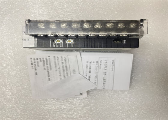 L'automation de CJ1W-AD081-V1 Omron et les séries de la sécurité CJ ONT ENTRÉ L'ANALOGUE du MODULE 8