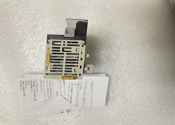 L'automation de CJ1W-AD081-V1 Omron et les séries de la sécurité CJ ONT ENTRÉ L'ANALOGUE du MODULE 8