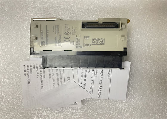 L'automation de CJ1W-AD081-V1 Omron et les séries de la sécurité CJ ONT ENTRÉ L'ANALOGUE du MODULE 8