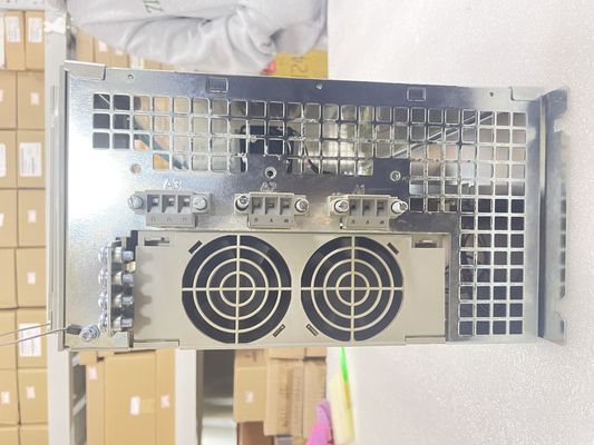 6FC5447-0AA00-0AA1 Siemens INUMERIK 810D boîte CCU pour commande électronique boîte CCU avec 3 intégrateurs