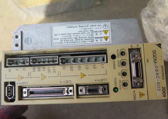 SGDM-08AC-SD2M   La commande servo électrique Yaskawa de Yaskawa a produit 5.7AMPS LE PAQUET SERVO 800Watt