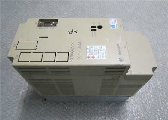 Le lecteur servo 200-230V 9.5A Servopack de SGDB-15ADS Yaskawa a entré 10 ampères