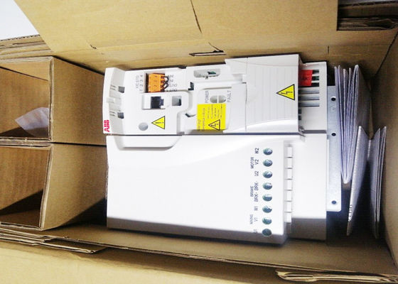 Commandes à C.A. de basse tension d'ACS355-03E-12A5-4 ABB 3AUA0000058190 ACS355