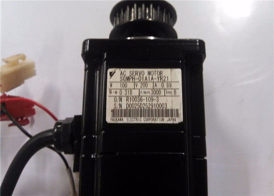 Moteur servo synchrone à C.A. de SGMP-01A312 Yaskawa 3000RPM 2048PPR 100W 200V