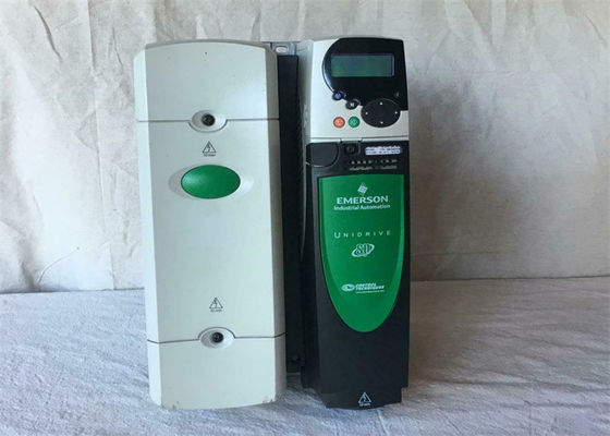 Techniques de contrôle UNIDRIVE SP3203 EMERSON Industrial Automation 3 commande de moteur à courant alternatif de la phase 20HP