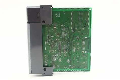 Module d'entrée d'ab 1747-SN Digital avec le câble RIO Network de Belden 9463