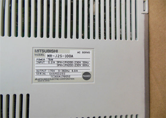Le moteur servo servo triphasé de l'amplificateur MR-J2S-100A à C.A. 1KW de MITSUBISHI conduisent NOUVEAU