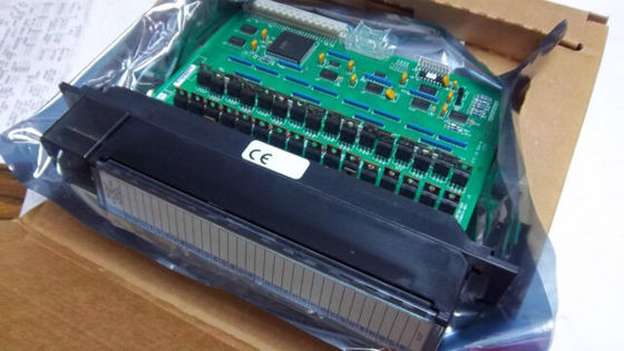 GE IC697MDL753 est un C.C de 5/48 volt, module de sortie de la logique négative 32-Point de 0,5 ampères