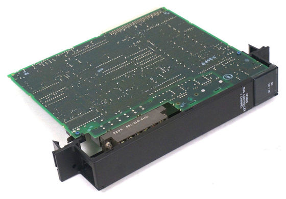 90-70 séries de GE IC697BEM731 incluent 30 gouttes par unité centrale de traitement de canal clignotant la LED