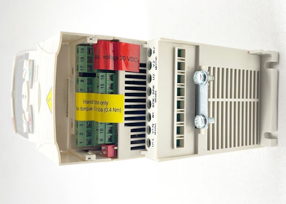 ACS355-03U-05A6-4+J400 3AUA0000078249 Convertisseur de fréquence du moteur AC