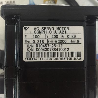 SGM-02UW14E Yaskawa 17 bits Encodeur absolu SERVO MOTOR 100W 0,89A Nouveau dans la boîte