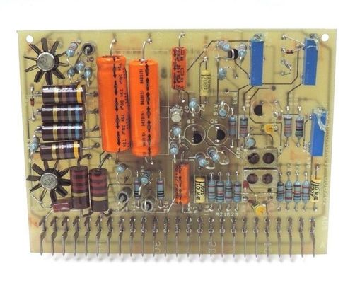 FANUC General Electric APPLIFIER POWER CARD IC3600APAB1 quatre petits transistors circulaires équipés d'un système de réglage de la fréquence