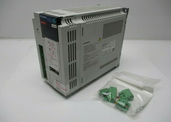 MR-J2S-60CP4-S484 Mitsubishi Servo Drive CC Amplificateur industriel 600W 1.4A Sortie 323V